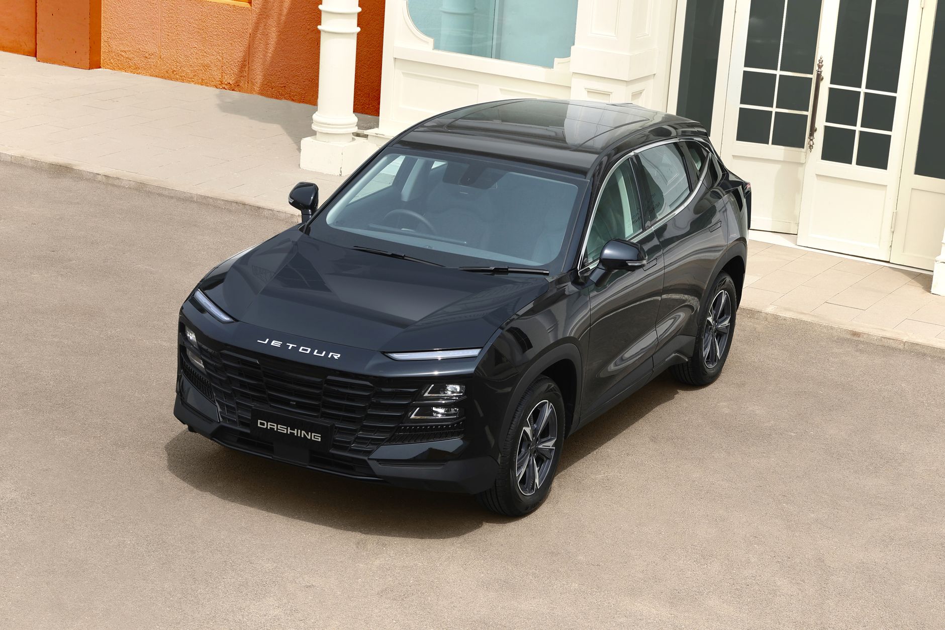 Black Jetour SUV with a modern design parked on an urban street, showcasing stylish automotive aesthetics.