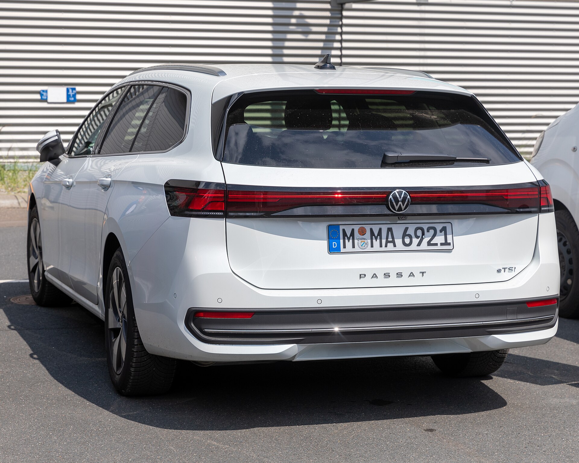 Volkswagen Passat eTSI Variant